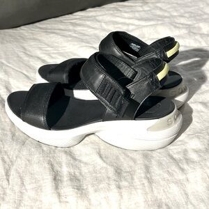 Sorel Explorer Blitz Stride Sandal Size 10.5